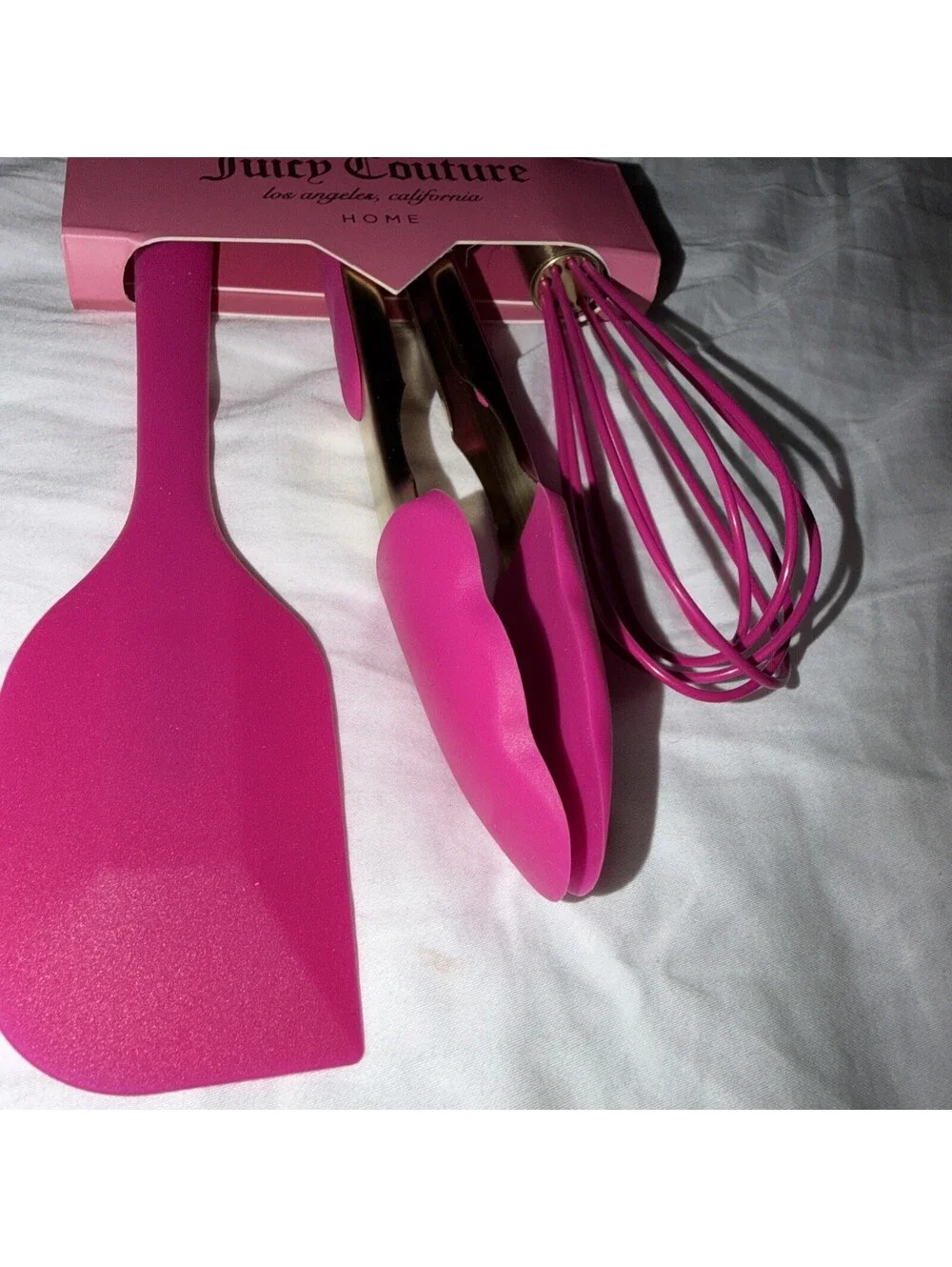 JUICY COUTURE 3 PIECE UTENSIL SET JUICY COUTURE 3 PIECE SILICONE UTENSIL SET NEW